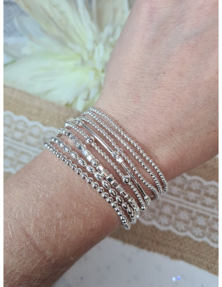 https://images2.mirage-bijoux.fr/1401-medium_default/bracelet-femme-perles-argent-mode-tendance-elise-.jpg