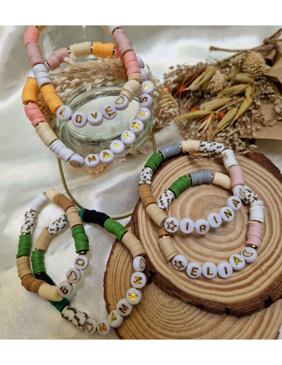 https://images2.mirage-bijoux.fr/1981-thickbox_default/bracelet-personnalise-perles-heishi-tendance-et-hematite-.jpg